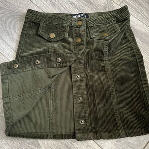 Buttoned fleece skirt